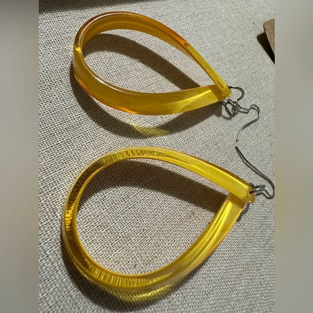 N/A bold yellow